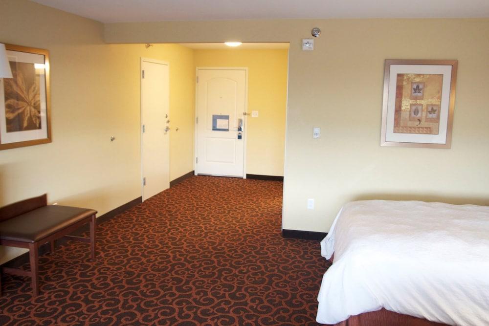Hampton Inn & Suites Watertown Zewnętrze zdjęcie